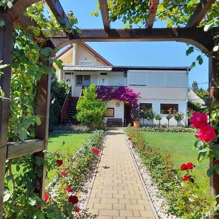 Rozsakert Vendeghaz Bed & Breakfast ซิกลีเก็ต ภายนอก รูปภาพ