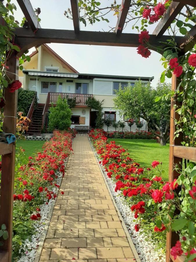 Rozsakert Vendeghaz Bed & Breakfast ซิกลีเก็ต ภายนอก รูปภาพ