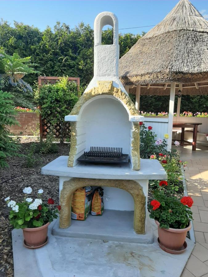 Rozsakert Vendeghaz Bed & Breakfast ซิกลีเก็ต ภายนอก รูปภาพ