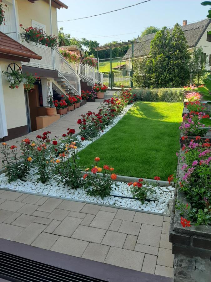 Rozsakert Vendeghaz Bed & Breakfast ซิกลีเก็ต ภายนอก รูปภาพ