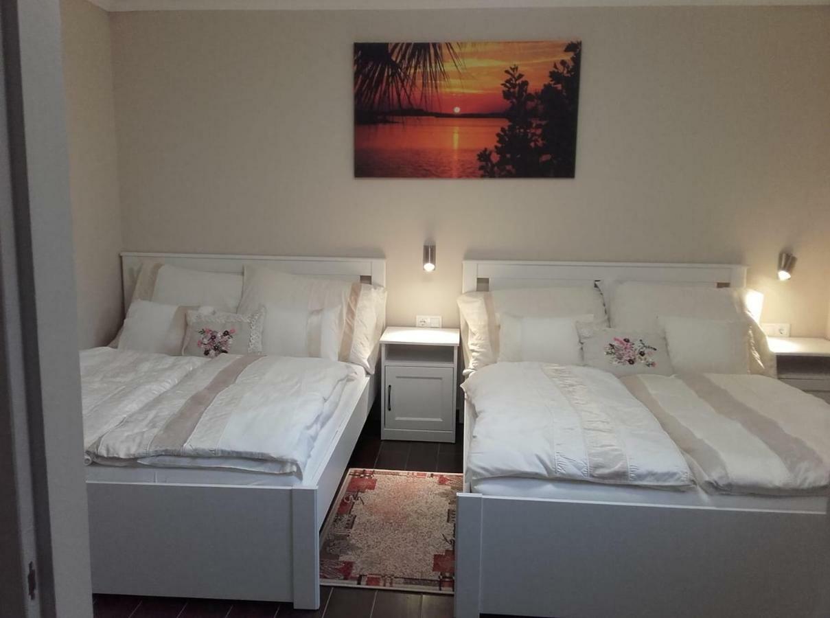 Rozsakert Vendeghaz Bed & Breakfast ซิกลีเก็ต ภายนอก รูปภาพ